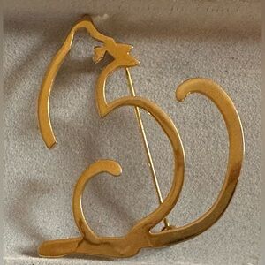 Vintage Stylish Gold Tone Abstract Modernist Outline Cat Brooch